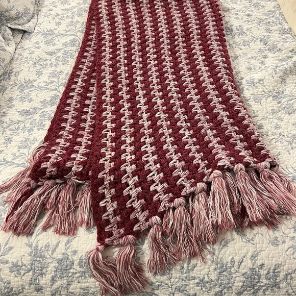 CROCHETED BURGUNDY AND WHITE SOFT‎ HANDMADE BLANKET - Picture 1 of 3